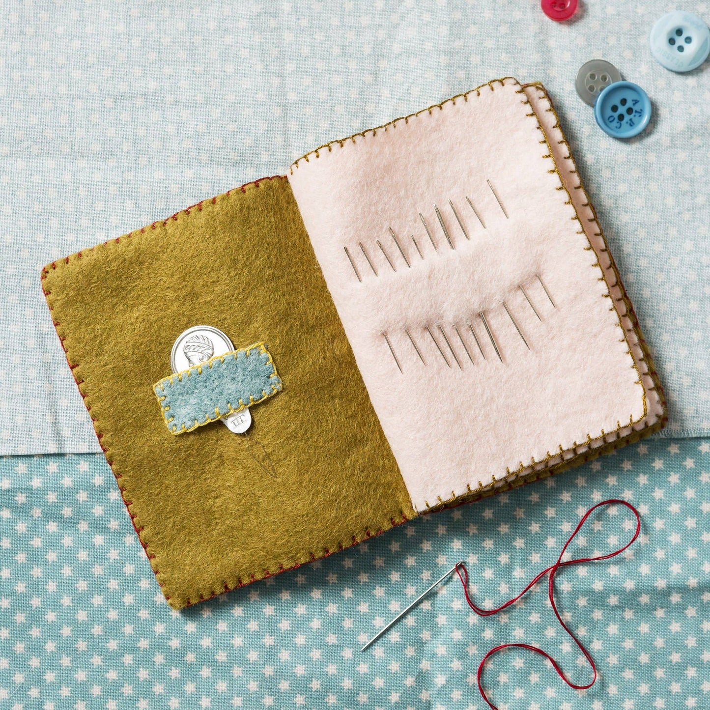 Needle Case  Felt Craft Mini  Kit by Corinne Lapierre